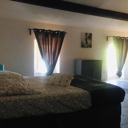 Aux Pieds Tanques Hotel Barbentane Ngoại thất bức ảnh