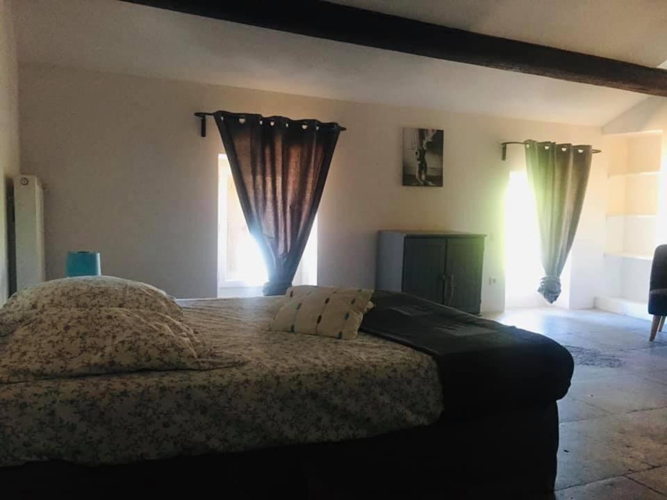 Aux Pieds Tanques Hotel Barbentane Ngoại thất bức ảnh
